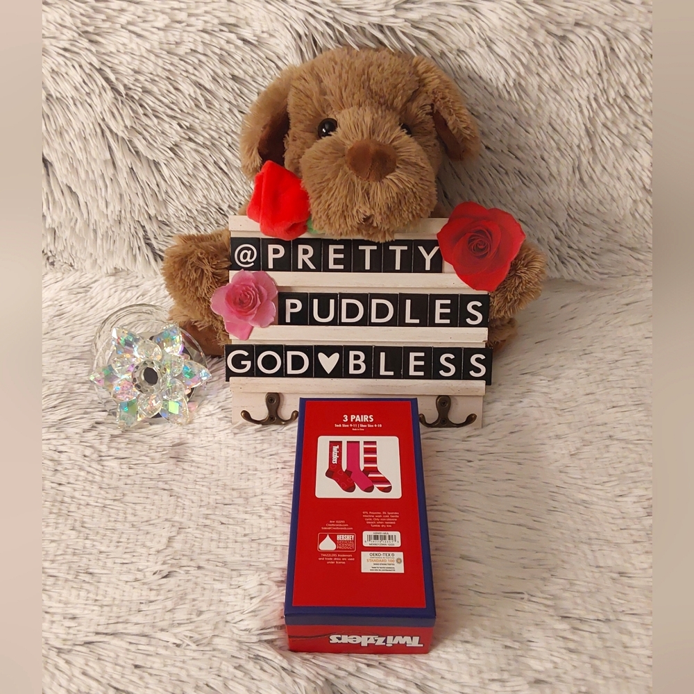 🎉 HP 🥳 NWOT Twizzlers 3 Pairs of Crew Socks Gift Set - 1 Box ❣️